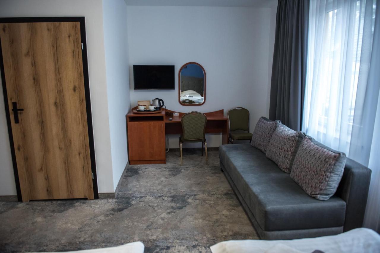 Hotel Paradiso Suchedniow Luaran gambar