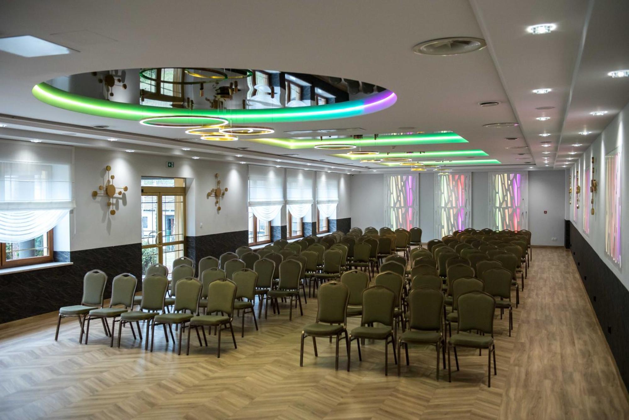 Hotel Paradiso Suchedniow Luaran gambar